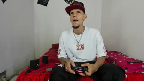 Snapshot of johan_and_antonella chatting on 02-18-25, 04:58 johan_and_antonella online show from 02-18-25, 04:58