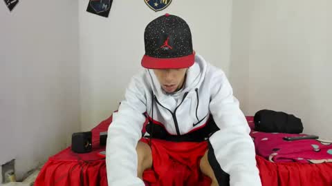 Snapshot of johan_and_antonella chatting on 02-18-25, 08:05 johan_and_antonella online show from 02-18-25, 08:05