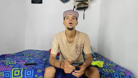 Snapshot of johan_and_antonella chatting on 09-10-25, 04:01 johan_and_antonella online show from 09-10-25, 04:01