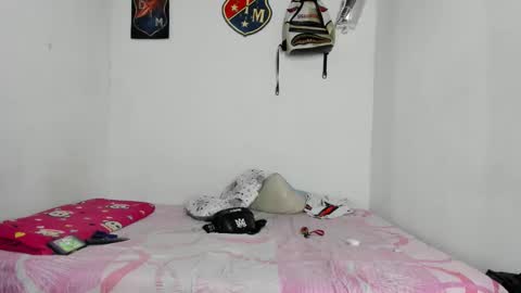 Snapshot of johan_and_antonella chatting on 09-21-25, 11:17 johan_and_antonella online show from 09-21-25, 11:17