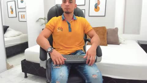 Snapshot of johan_miller1 chatting on 11-28-25, 06:32 johan online show from 11-28-25, 06:32