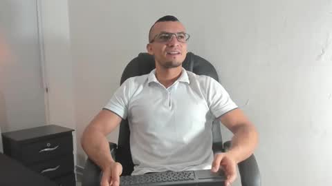 Snapshot of johan_miller1 chatting on 11-29-25, 10:51 johan online show from 11-29-25, 10:51