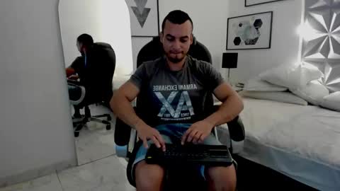 Snapshot of johan_miller1 chatting on 12-18-25, 11:05 johan online show from 12-18-25, 11:05