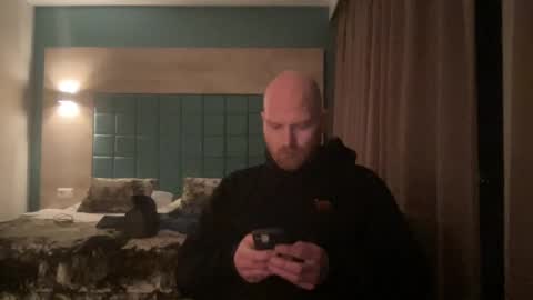 Snapshot of john_amsterdam chatting on 12-14-24, 01:39 johnny online show from 12-14-24, 01:39