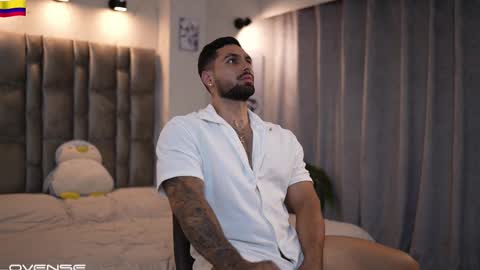 Snapshot of john_king29 chatting on 10-31-25, 12:33 john online show from 10-31-25, 12:33