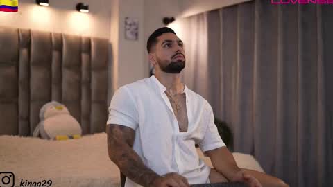 Snapshot of john_king29 chatting on 11-15-25, 01:18 john online show from 11-15-25, 01:18