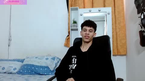 john_ssnow29 online show from 12-02-24, 07:16