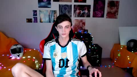 Snapshot of john_winx chatting on 05-22-26, 07:30 john_winx online show from 05-22-26, 07:30