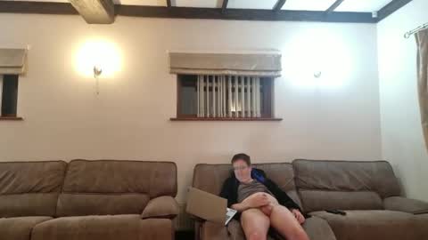 johnathan_stuart33 online show from 06-07-26, 12:37