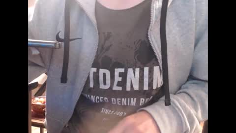 Snapshot of johnbongo chatting on 09-29-25, 07:08 johnbongo online show from 09-29-25, 07:08