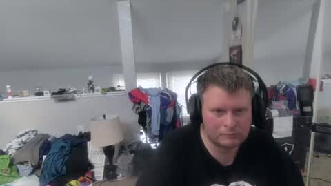 Snapshot of johnfernandez784 chatting on 06-19-26, 01:37 johnfernandez784 online show from 06-19-26, 01:37