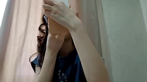 Snapshot of johnmerli chatting on 12-18-25, 05:35 Molly online show from 12-18-25, 05:35