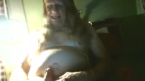 Snapshot of johnnieq1971 chatting on 05-04-26, 01:45 johnnieq1971 online show from 05-04-26, 01:45
