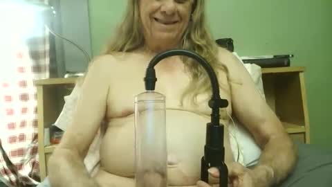 Snapshot of johnnieq1971 chatting on 05-24-26, 02:38 johnnieq1971 online show from 05-24-26, 02:38