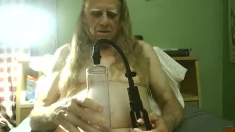 Snapshot of johnnieq1971 chatting on 05-25-26, 01:11 johnnieq1971 online show from 05-25-26, 01:11