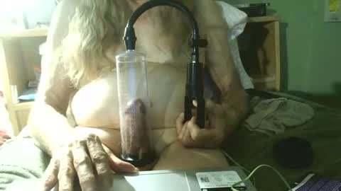 Snapshot of johnnieq1971 chatting on 05-28-26, 02:42 johnnieq1971 online show from 05-28-26, 02:42