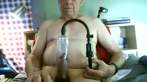 Snapshot of johnnieq1971 chatting on 05-30-26, 11:57 johnnieq1971 online show from 05-30-26, 11:57