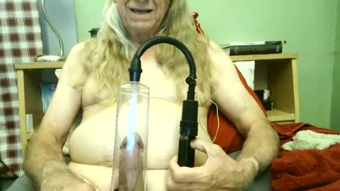 Snapshot of johnnieq1971 chatting on 06-23-26, 01:03 johnnieq1971 online show from 06-23-26, 01:03