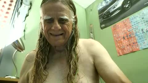 Snapshot of johnnieq1971 chatting on 07-27-26, 01:01 johnnieq1971 online show from 07-27-26, 01:01