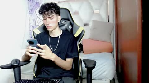 johnny_cagee online show from 12-01-25, 03:33