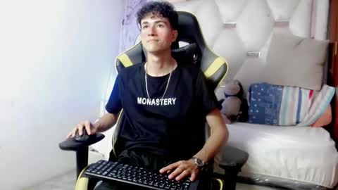 johnny_cagee online show from 12-20-25, 05:03