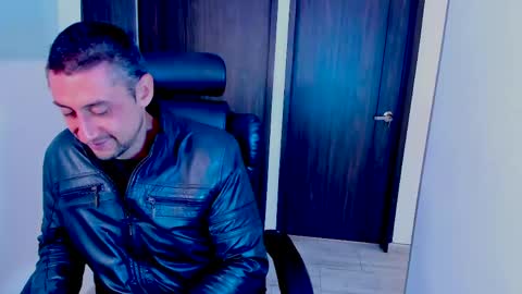Johnny online show from 05-12-26, 01:52