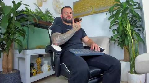 JOHNNY online show from 04-25-26, 01:19