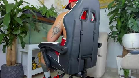 Snapshot of johnnygrayson_ chatting on 05-05-26, 12:29 JOHNNY online show from 05-05-26, 12:29