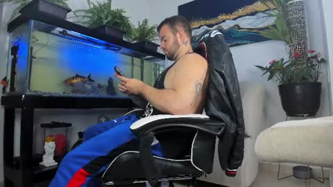 Snapshot of johnnygrayson_ chatting on 06-10-26, 11:57 JOHNNY online show from 06-10-26, 11:57