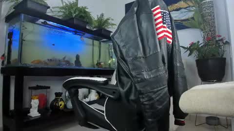 Snapshot of johnnygrayson_ chatting on 06-11-26, 12:32 JOHNNY online show from 06-11-26, 12:32