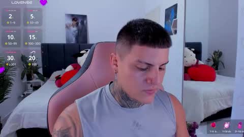 Snapshot of johny_multicum chatting on 10-08-25, 11:57 Johny online show from 10-08-25, 11:57