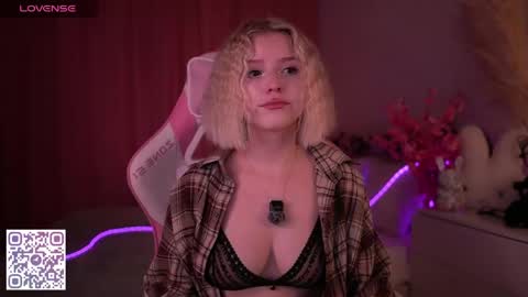 Paula online show from 04-24-26, 01:52