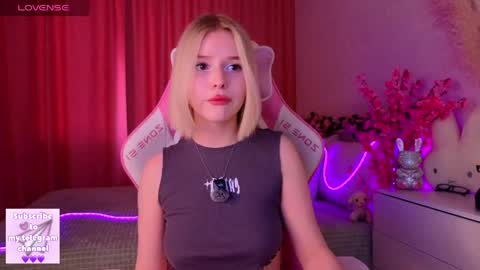Snapshot of joicequeen chatting on 06-09-26, 01:06 Paula online show from 06-09-26, 01:06