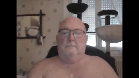 Snapshot of jojo60000529566 chatting on 12-17-24, 10:23 jojo60000529566 online show from 12-17-24, 10:23