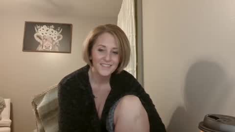 Snapshot of joliexx41 chatting on 02-06-25, 02:44 Jolie online show from 02-06-25, 02:44
