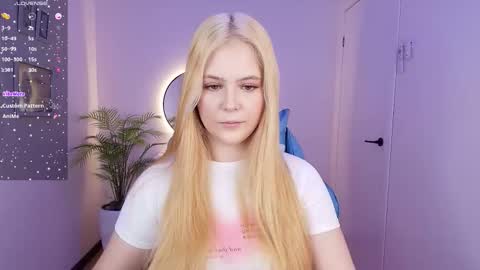 Polly  online show from 12-05-25, 08:23