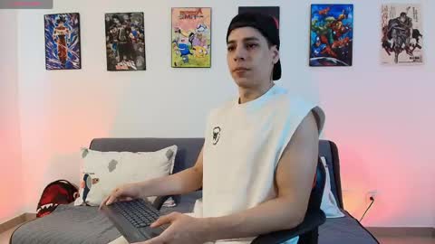 Instagram jonathanfit14 online show from 04-12-26, 08:03