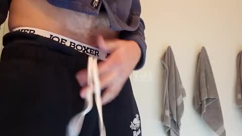 Snapshot of jonesy420xoo chatting on 12-31-24, 01:04 jonesy420xoo online show from 12-31-24, 01:04