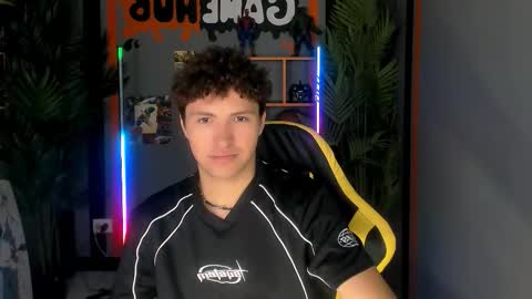 Snapshot of jonny_dark chatting on 11-28-25, 08:28 Jonny online show from 11-28-25, 08:28