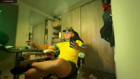 Snapshot of jordylatin202 chatting on 11-09-25, 12:09 DAVID online show from 11-09-25, 12:09