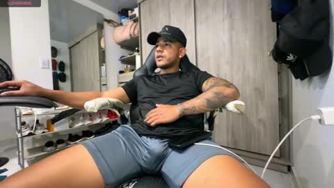 Snapshot of jordylatin202 chatting on 11-12-25, 12:00 DAVID online show from 11-12-25, 12:00