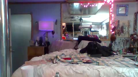 Snapshot of josavaho235836 chatting on 02-19-26, 10:55 Joey Amy online show from 02-19-26, 10:55