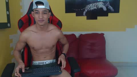 jose_sexycumm online show from 12-24-24, 12:22
