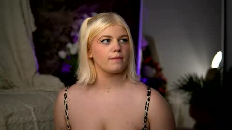 Snapshot of josephinemoon chatting on 05-12-26, 03:42 Josephine online show from 05-12-26, 03:42