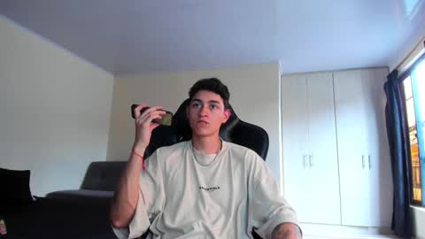 Snapshot of joshmiller_ chatting on 12-05-25, 03:09 Josh online show from 12-05-25, 03:09