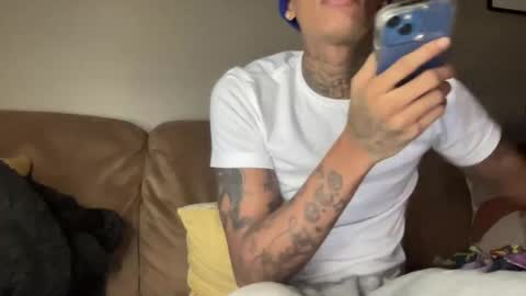 Snapshot of joshperrygoon chatting on 12-26-24, 09:04 joshperrygoon online show from 12-26-24, 09:04