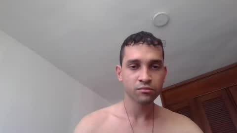 Snapshot of jovenvergonguapo09 chatting on 06-27-26, 01:06 Van Helsing online show from 06-27-26, 01:06