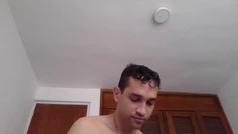 Snapshot of jovenvergonguapo09 chatting on 07-05-26, 01:07 Van Helsing online show from 07-05-26, 01:07