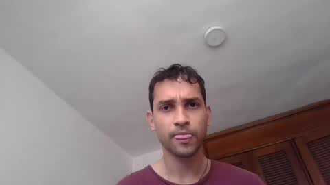 Snapshot of jovenvergonguapo09 chatting on 07-26-26, 12:12 Van Helsing online show from 07-26-26, 12:12