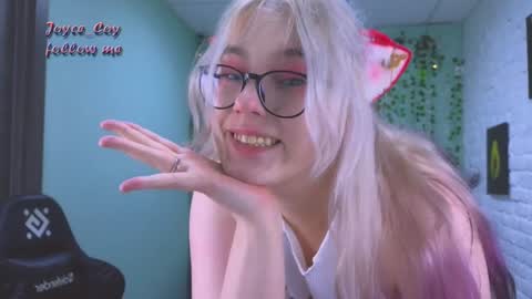 Snapshot of joyce_coy chatting on 12-21-24, 04:36 Joyce online show from 12-21-24, 04:36